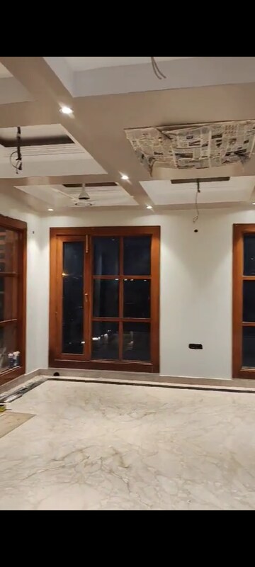 Building Lobby in 3 BHK Independent House at Ansal Sushant Golf city, Sushant Golf City – for Rent