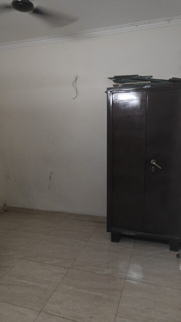 Room in 3 BHK Apartment at Gaur City 2 - 14th Avenue, Sector 16c Greater Noida – for Rent