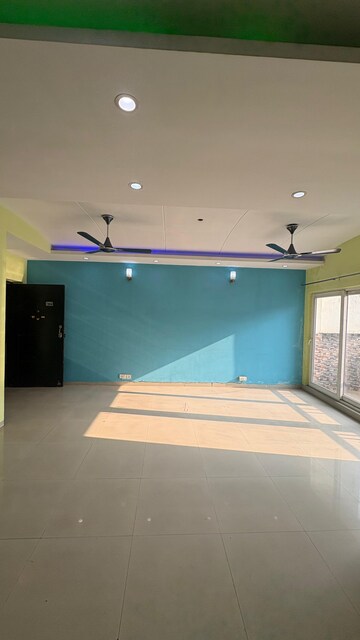 Master Bedroom in 3 BHK Apartment at Gomti Nagar – for Rent