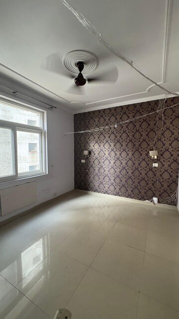 Furnished Amenities in 3 BHK Apartment at Gomti Nagar – for Rent