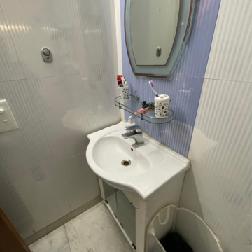 Bathroom in 2.5 BHK Villa at Sector 21 – for Rent