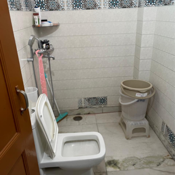 Bathroom in 2.5 BHK Villa at Sector 21 – for Rent