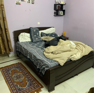 Bedroom in 2.5 BHK Villa at Sector 21 – for Rent