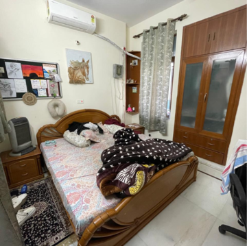 Bedroom in 2.5 BHK Villa at Sector 21 – for Rent