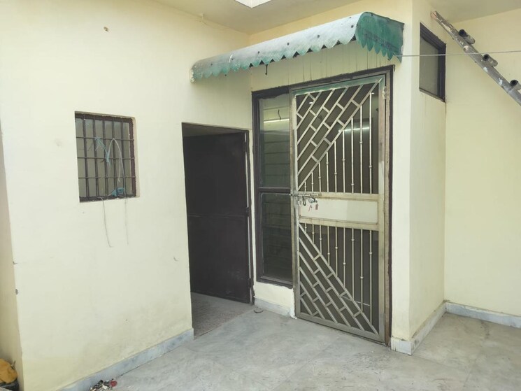 Room, sector 11 dwarka 2.5 Bedroom 1200 Sq.Ft. Apartment In Sector 11 Dwarka Delhi 8178689