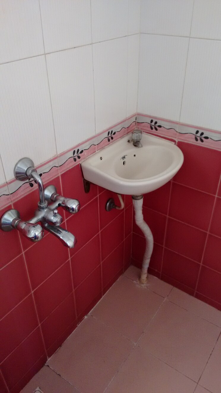 Bathroom, happy-nest-9-ramnagar 3 Bedroom 1525 Sq.Ft. Apartment In Bavdhan Pune 8178681