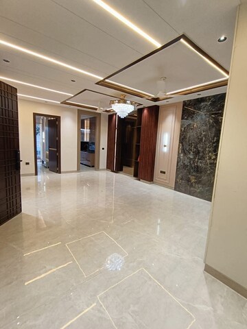 Room in 3.5 BHK Builder Floor at Sector 49 – for Sale