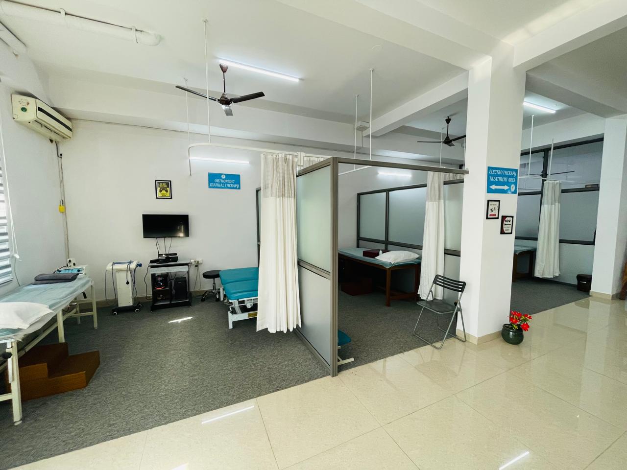 2.5 BHK + Servant Room Apartment For Sale in Silverglades The Melia