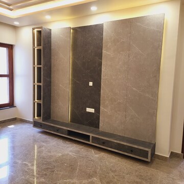 Room in 3 BHK Apartment at Emaar MGF Emerald Hills, Sector 65 – for Rent