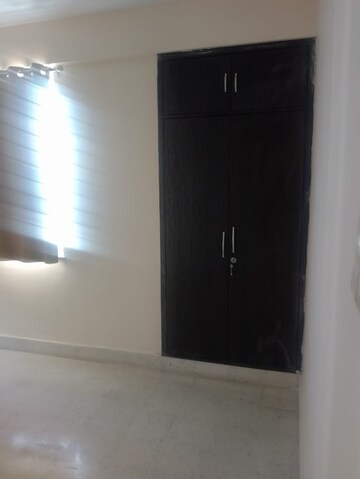 Room in 3 BHK Apartment at Morabadi – for Rent