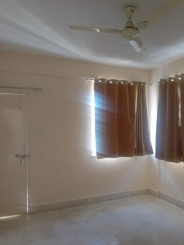 Room in 3 BHK Apartment at Morabadi – for Rent