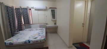 Room in 3 BHK Apartment at Bhosle Nagar – for Rent
