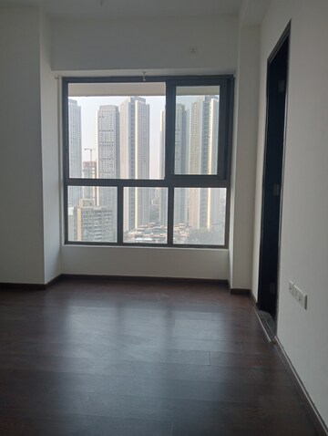 Room in 2 BHK Apartment at CCI Rivali Park, Borivali East – for Rent
