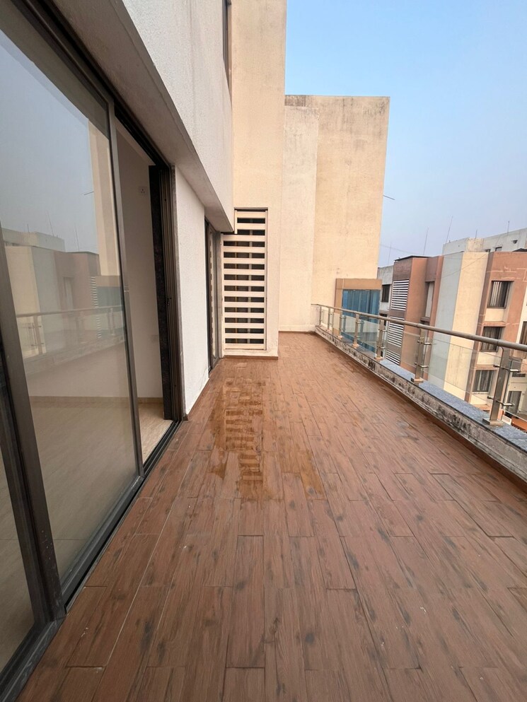Balcony, raja-pittie-kourtyard 5 Bedroom 6500 Sq.Ft. Penthouse In Yashwant Nagar Pune 8178910