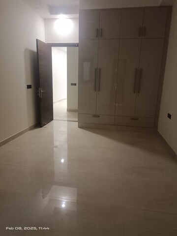 Room in 4 BHK Builder Floor at Hauz Khas – for Rent