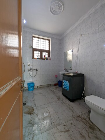 Bathroom in 1 RK Independent House at RWA Residential Society Sector 46, Sector 46 – for Rent