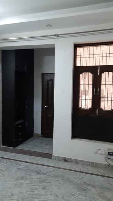 Room in 3 BHK Builder Floor at Sector 34 – for Sale