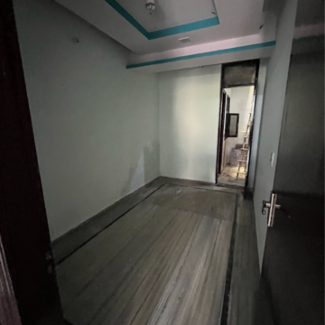 Room in 3 BHK Builder Floor at Sector 31 – for Rent