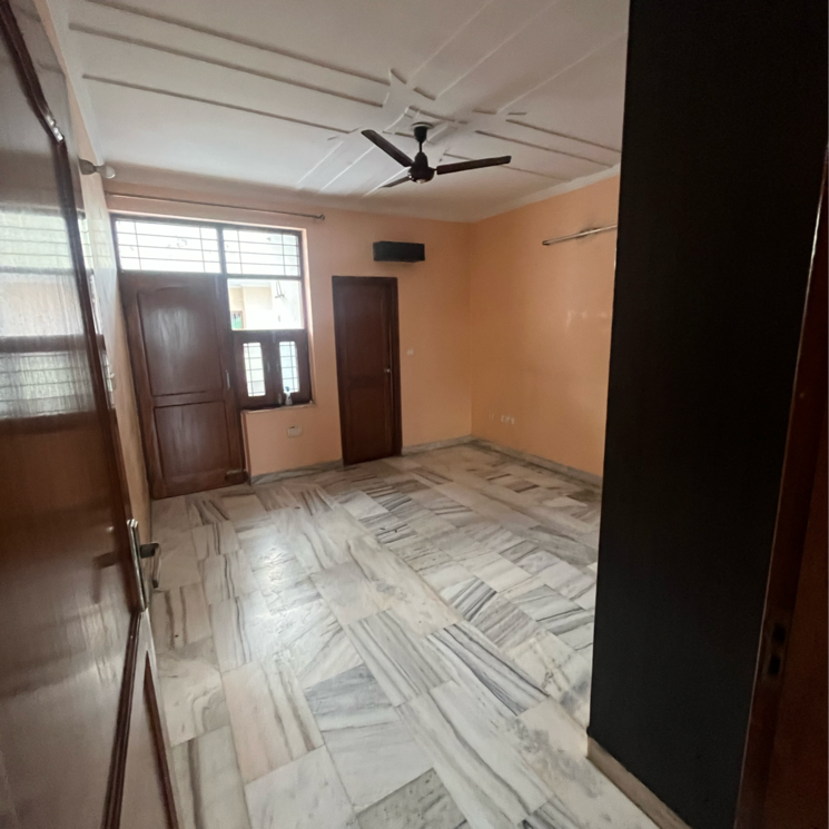 Room, sector 31 4 Bedroom 2250 Sq.Ft. Independent House In Sector 31 Faridabad 8179077