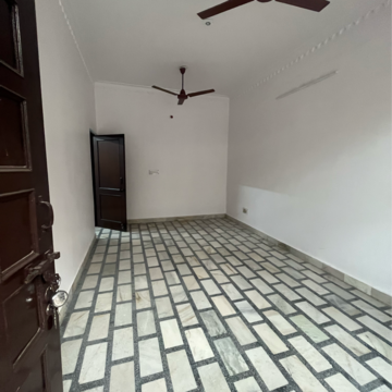 Balcony in 2 BHK Builder Floor at Sector 28 – for Rent