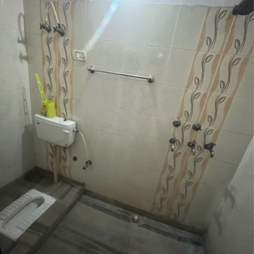 Bathroom in 2 BHK Builder Floor at Sector 28 – for Rent