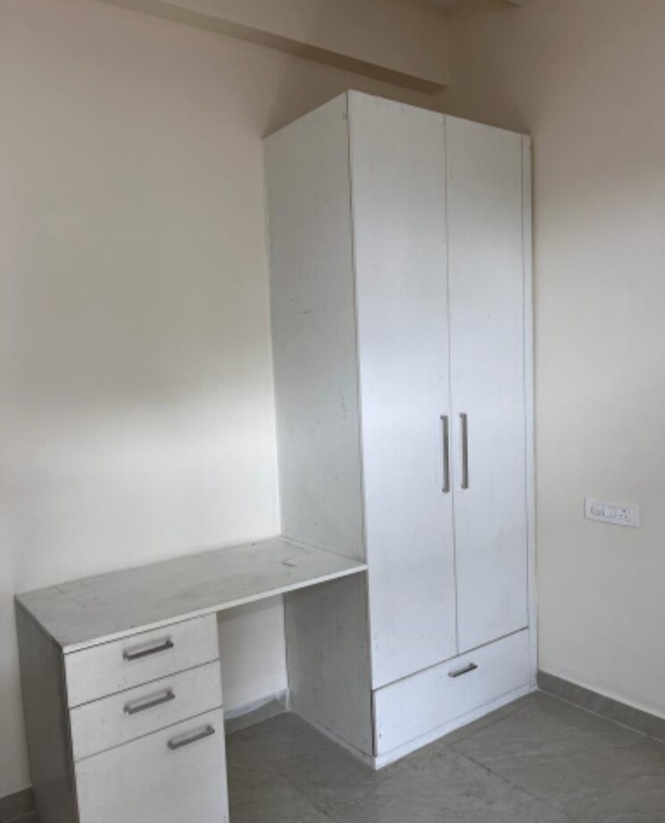 Room, ambala highway 3 Bedroom 122 Sq.Yd. Builder Floor In Ambala Highway Zirakpur 8179118