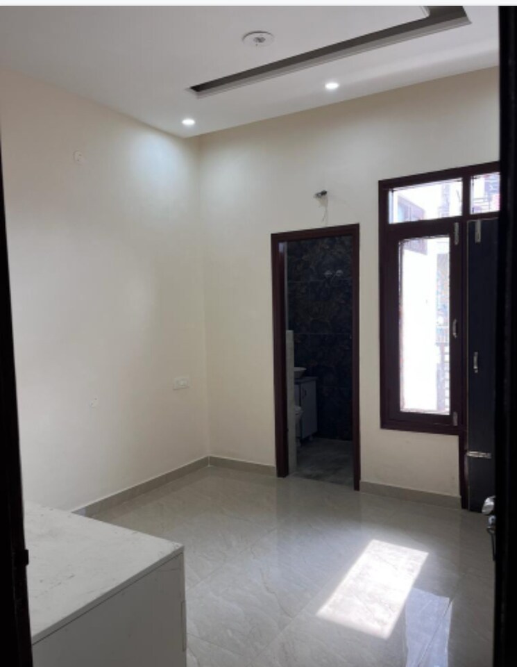 Room, ambala highway 3 Bedroom 122 Sq.Yd. Builder Floor In Ambala Highway Zirakpur 8179118