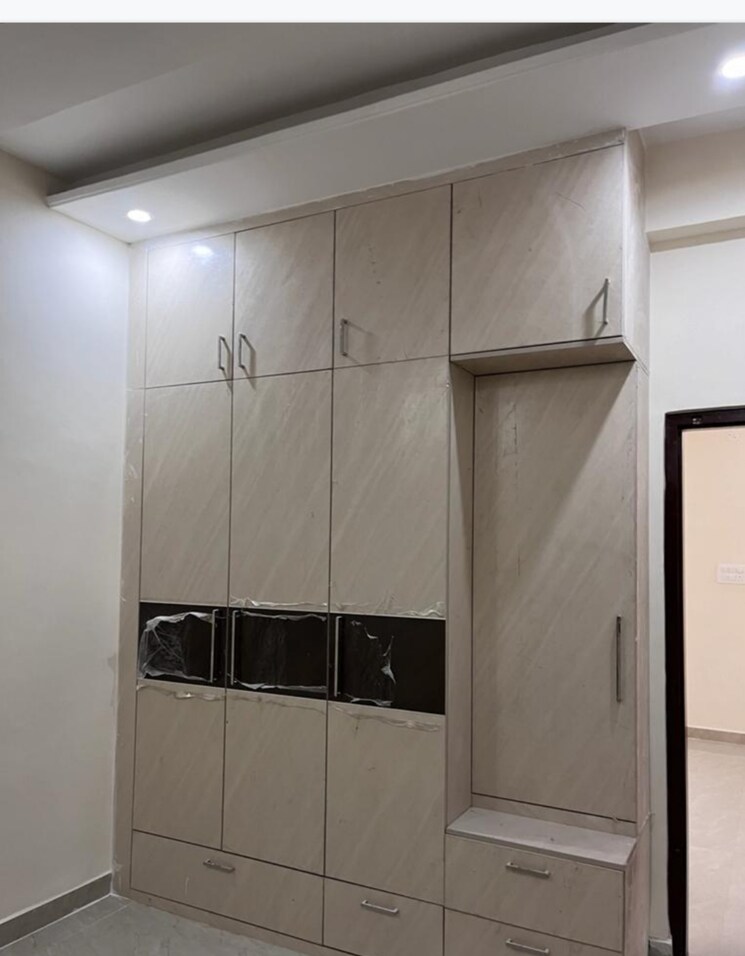 Room, ambala highway 3 Bedroom 122 Sq.Yd. Builder Floor In Ambala Highway Zirakpur 8179118