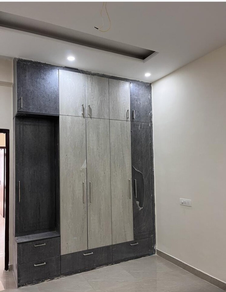 Room, ambala highway 3 Bedroom 122 Sq.Yd. Builder Floor In Ambala Highway Zirakpur 8179118