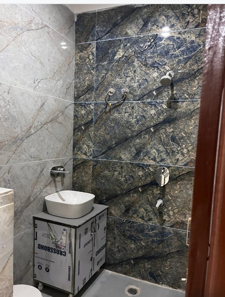 Bathroom, ambala highway 3 Bedroom 122 Sq.Yd. Builder Floor In Ambala Highway Zirakpur 8179118