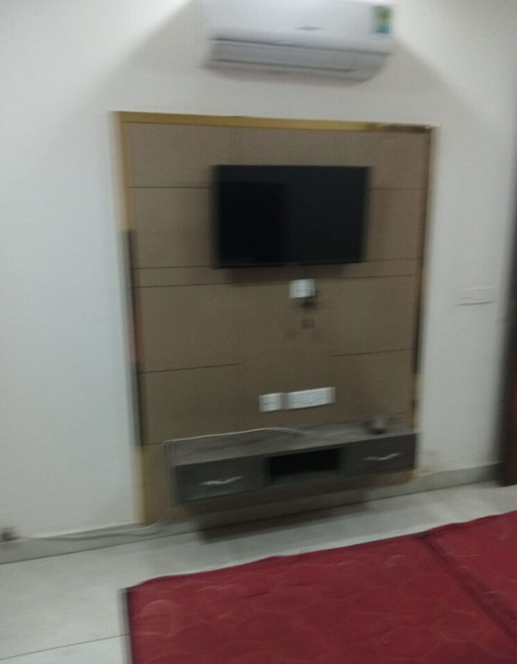 Room, ambala highway 3 Bedroom 126 Sq.Yd. Builder Floor In Ambala Highway Zirakpur 8179155