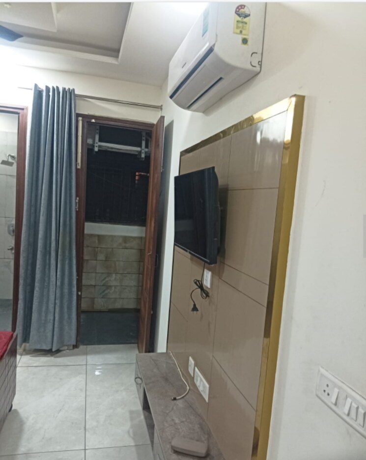 Room, ambala highway 3 Bedroom 126 Sq.Yd. Builder Floor In Ambala Highway Zirakpur 8179155