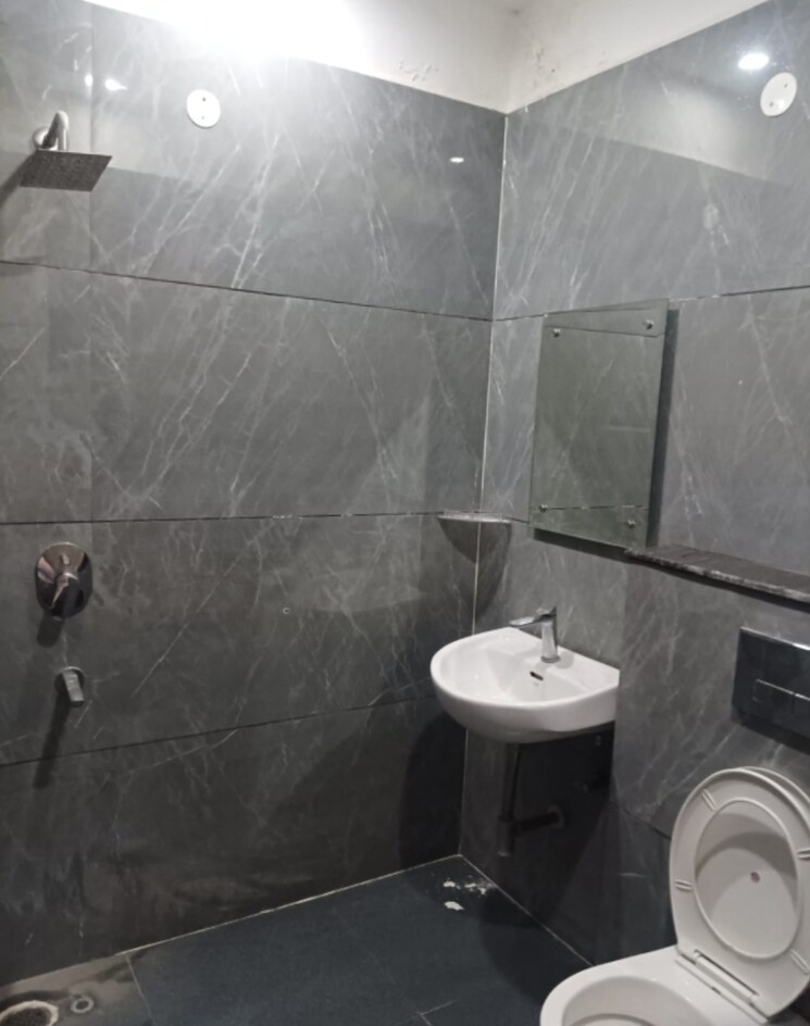 Bathroom, ambala highway 3 Bedroom 126 Sq.Yd. Builder Floor In Ambala Highway Zirakpur 8179155