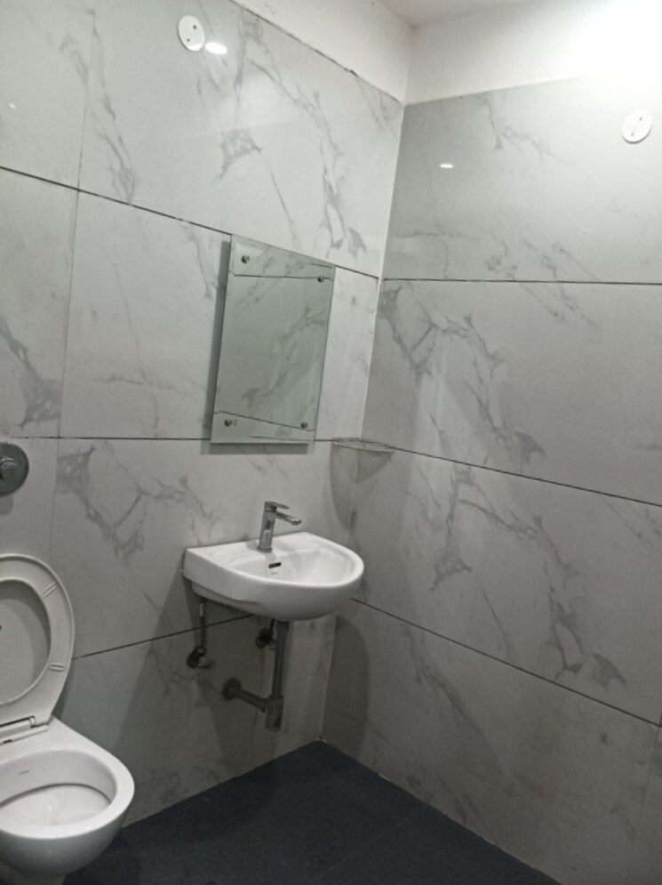 Bathroom, ambala highway 3 Bedroom 126 Sq.Yd. Builder Floor In Ambala Highway Zirakpur 8179155