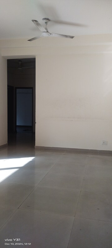 Room in 2 BHK Apartment at Gaur City 2 - 11th Avenue, Sector 16c Greater Noida – for Sale