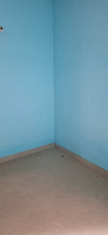 Furnished Amenities in 1 BHK Apartment at Sector 10 Greater Noida – for Rent