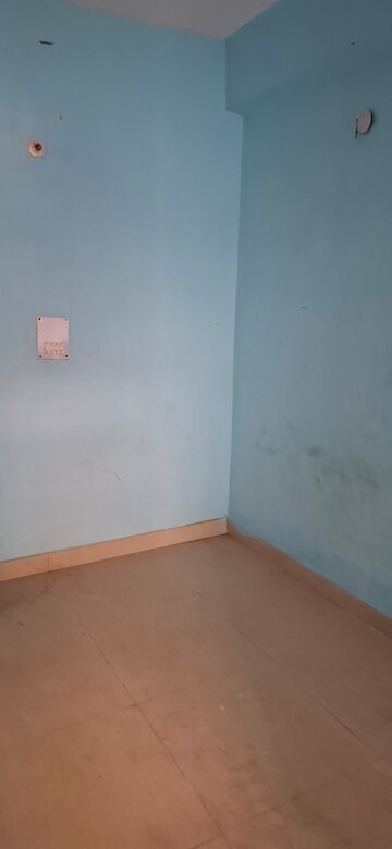 Furnished Amenities in 1 BHK Apartment at Sector 10 Greater Noida – for Rent