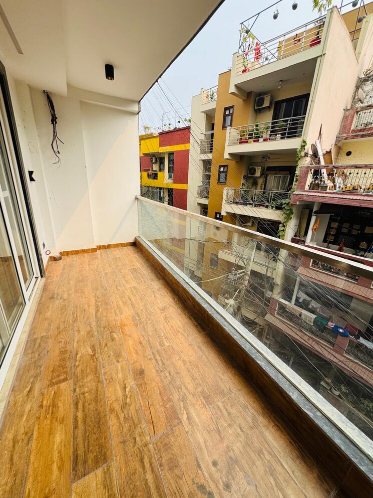 Balcony, saket 3 Bedroom 200 Sq.Yd. Builder Floor In Saket Delhi 8179245