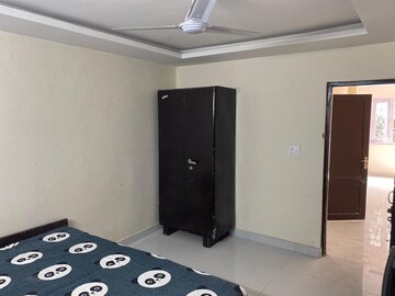 Bedroom in 1 BHK Builder Floor at Sector 43 – for Rent