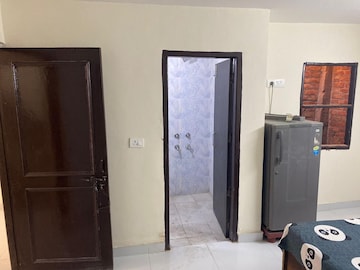 Room in 1 BHK Builder Floor at Sector 43 – for Rent