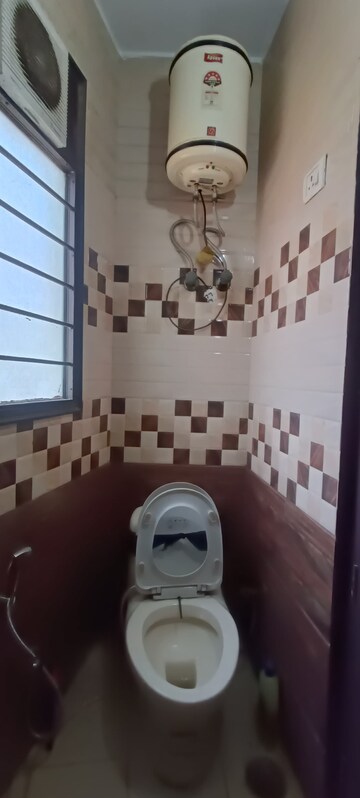 Bathroom in 1 RK Builder Floor at Sector 43 – for Rent