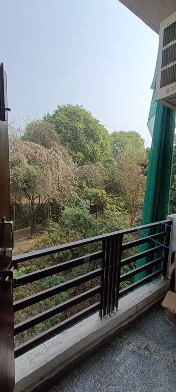 1 RK Builder Floor – Garden View at Sector 43 - for Rent