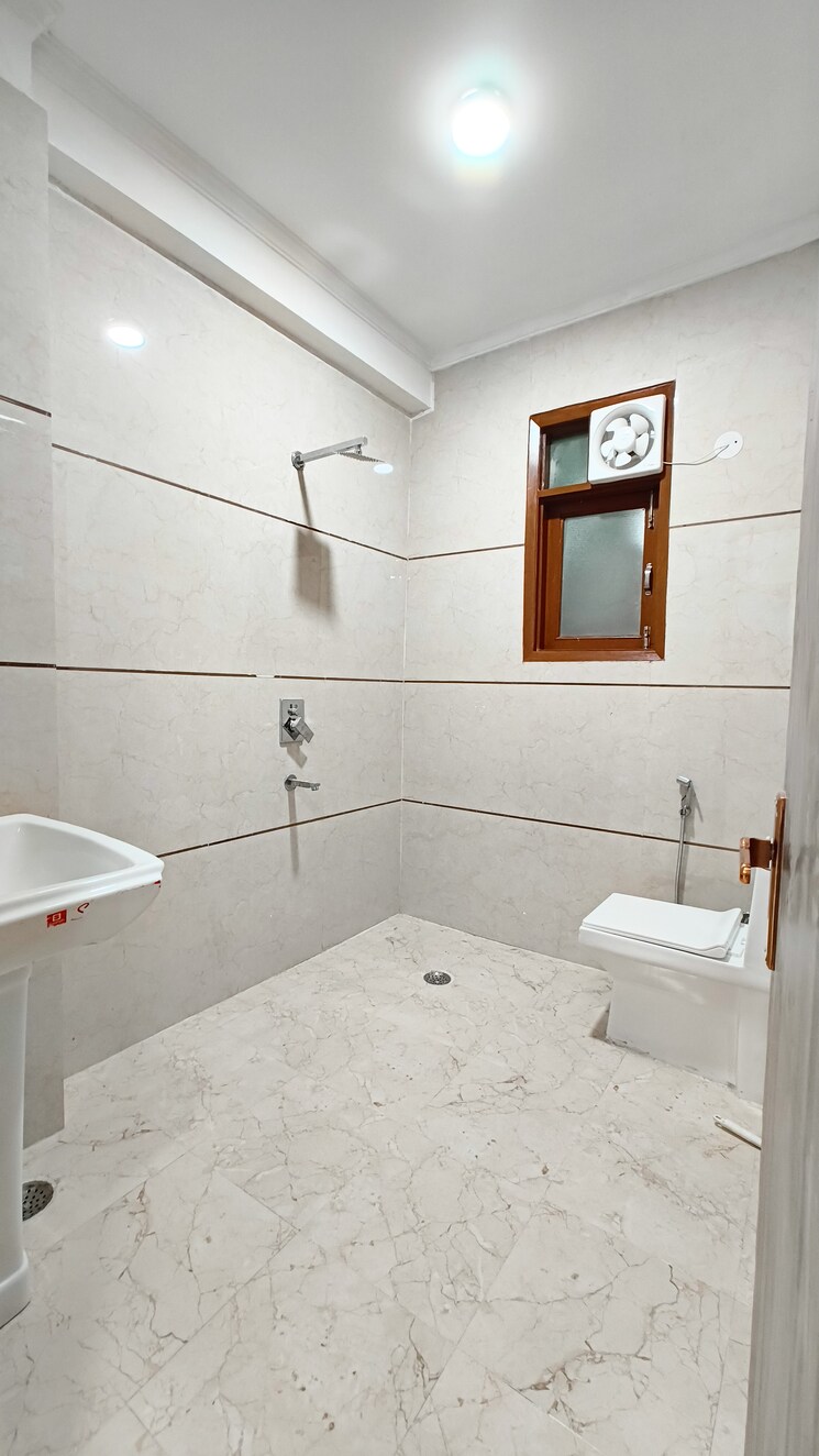 Bathroom, palm-residency-chhatarpur 3 Bedroom 1500 Sq.Ft. Builder Floor In Chattarpur Delhi 8179356