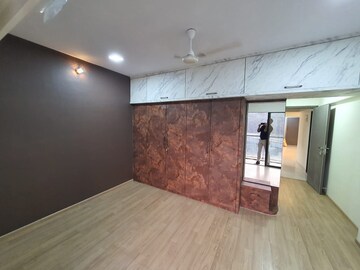 Room in 2 BHK Apartment at Hubtown Hill Crest, Andheri East – for Rent