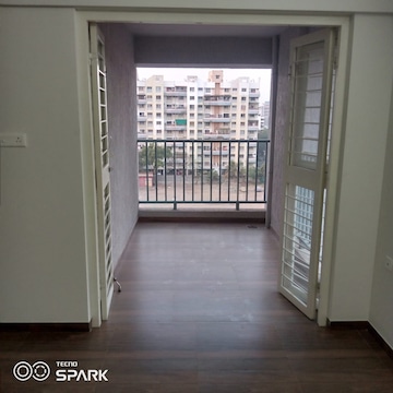 Room in 3 BHK Apartment at Kumar Peninsula, Baner – for Rent