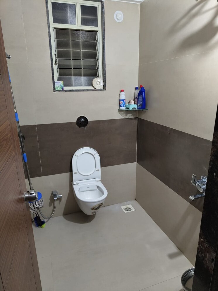 Bathroom, shivalaya-society 2 Bedroom 950 Sq.Ft. Apartment In Pashan Pune 8179606