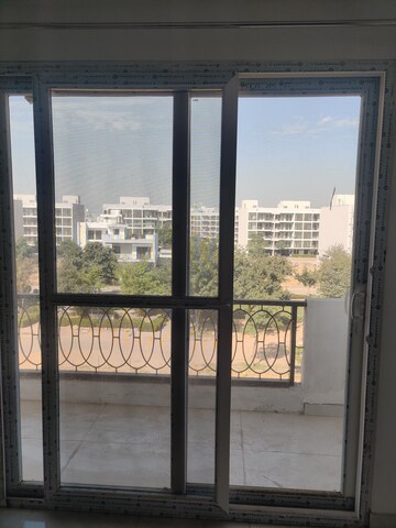 Room in 4 BHK Builder Floor at DLF Garden City Plots I, Sector 91 – for Rent