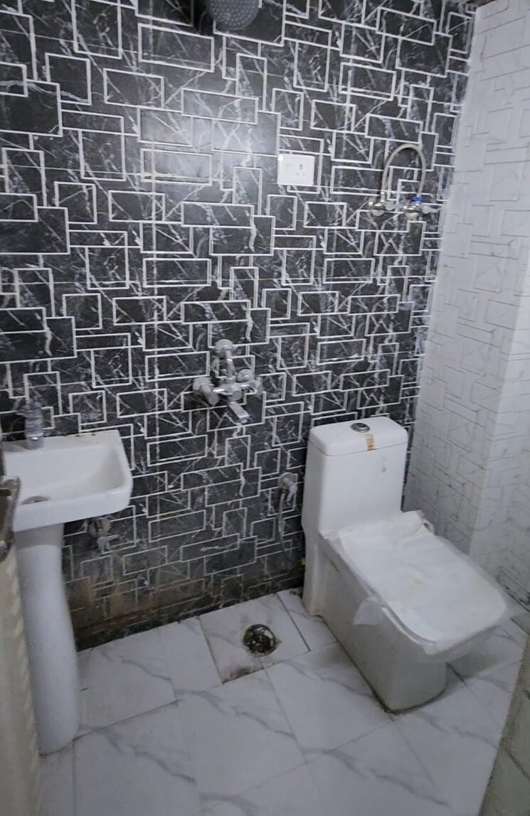 Bathroom, sector 1 greater noida 1 Bedroom 670 Sq.Ft. Builder Floor In Sector 1 Greater Noida Greater Noida 8179664