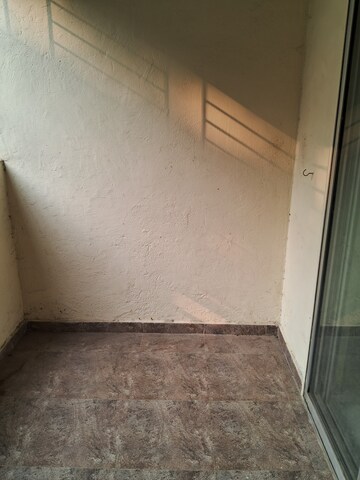 Room in 2 BHK Apartment at Surobhi Park, Aundh – for Rent