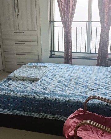 2 BHK Apartment For Rent in Rustomjee Urbania, Majiwada